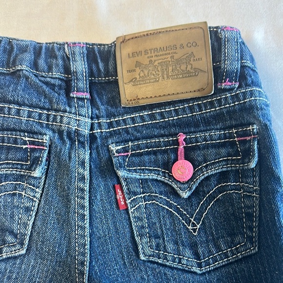 Levi’s - Blue and Pink Cropped Denim Jeans with Belt Loops - Picture 3 of 5